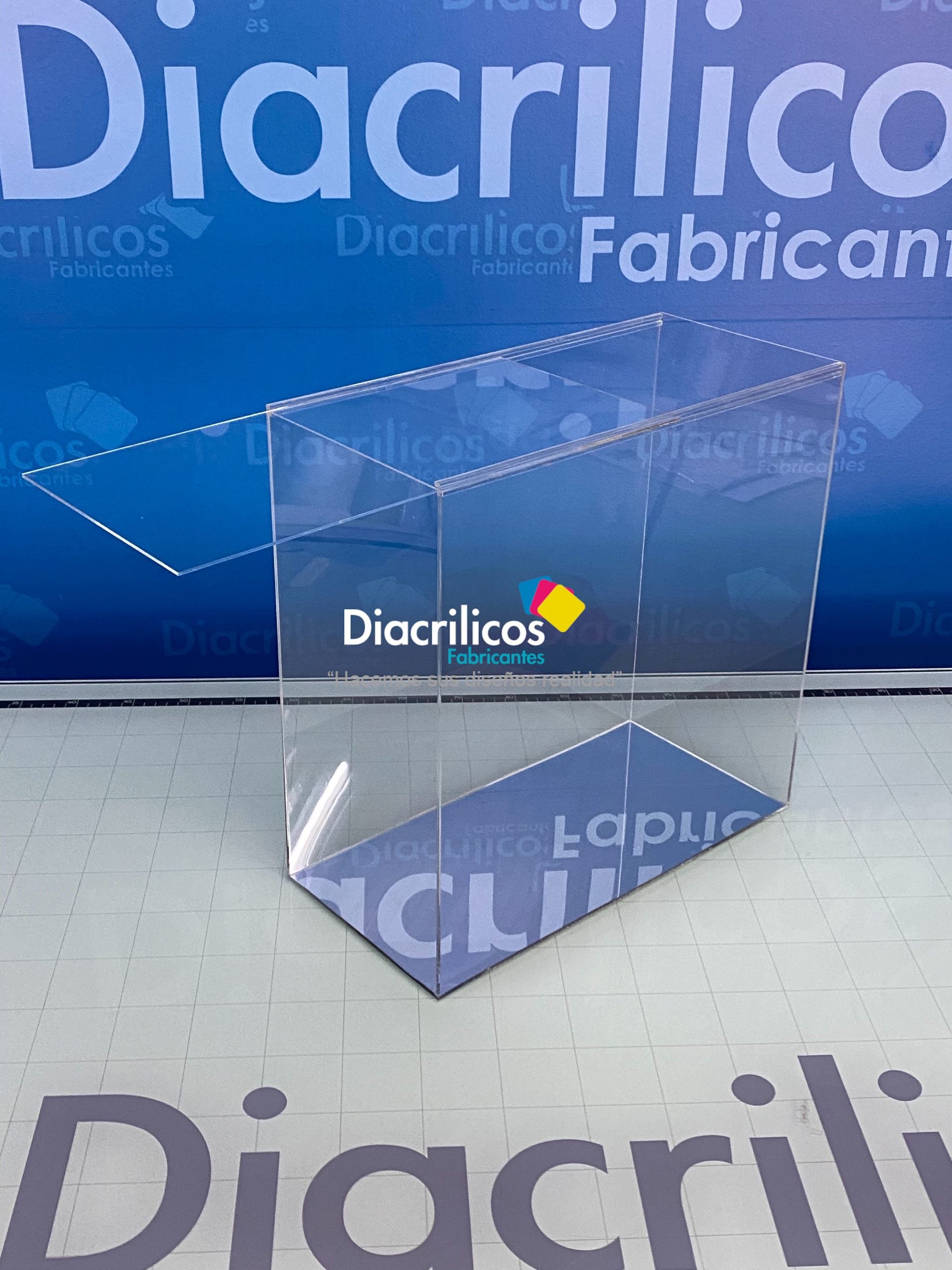 Caja en Acrílico con Puerta Corrediza