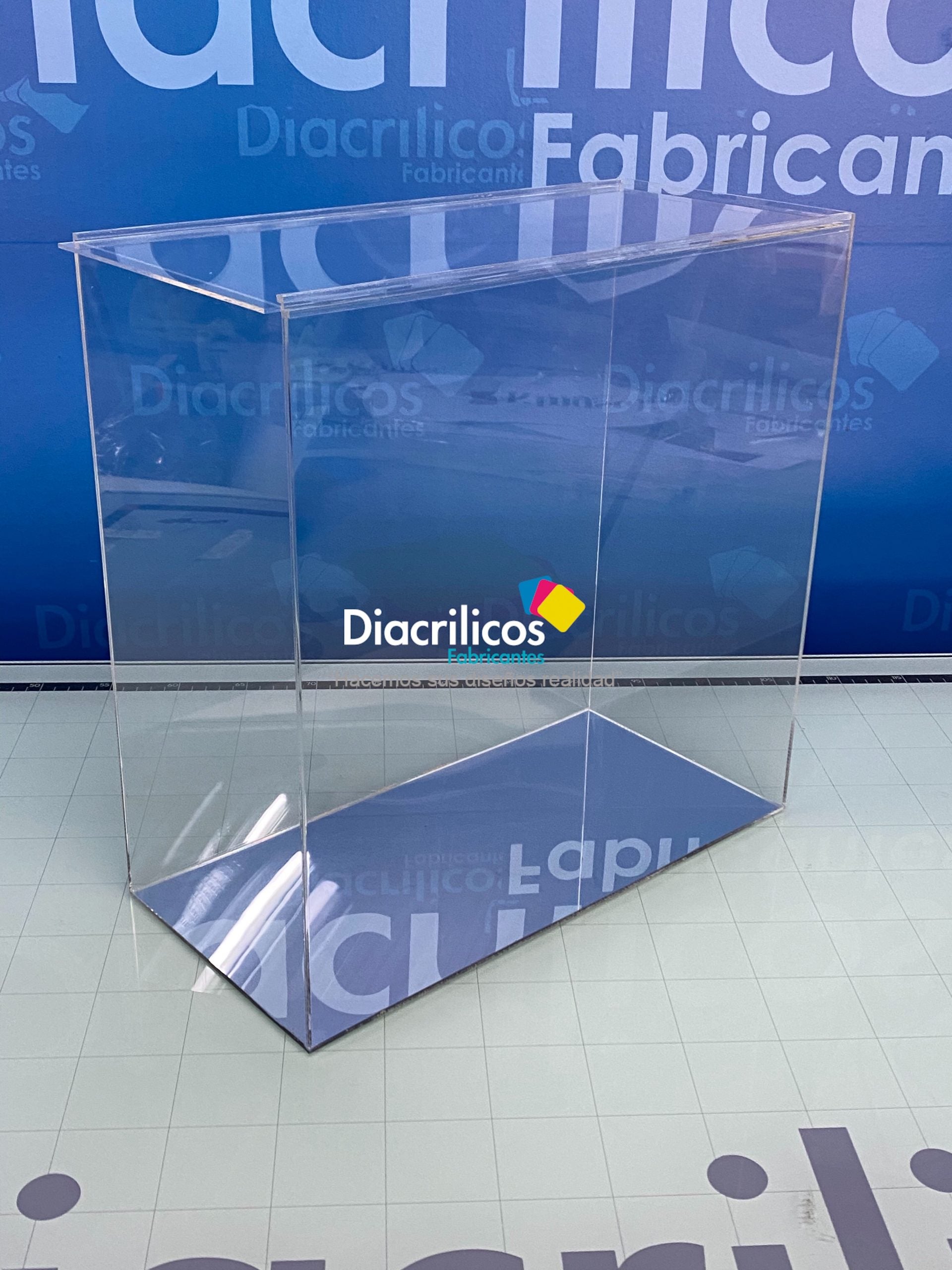Caja en Acrílico con Puerta Corrediza