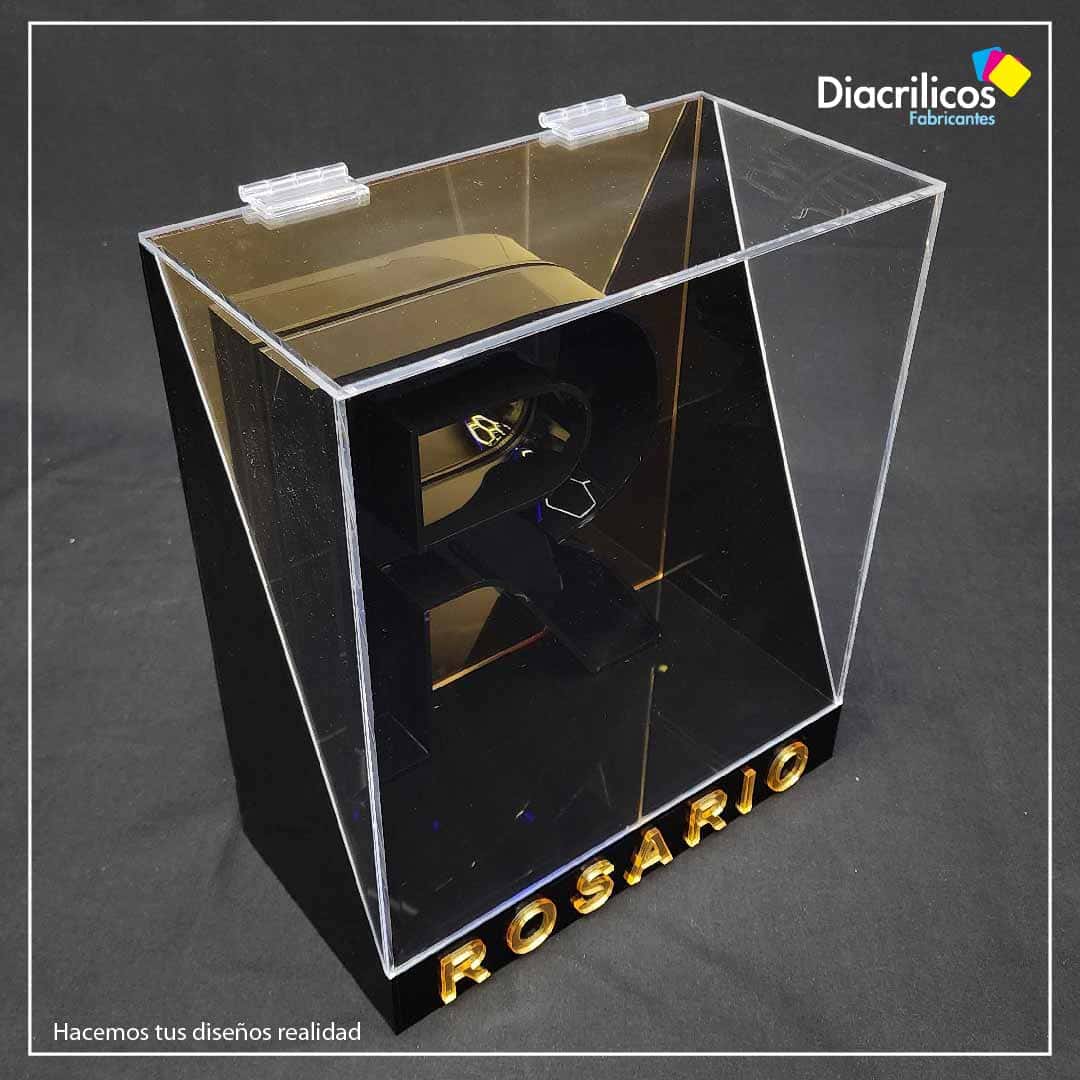Caja en acrílico con letra y nombre