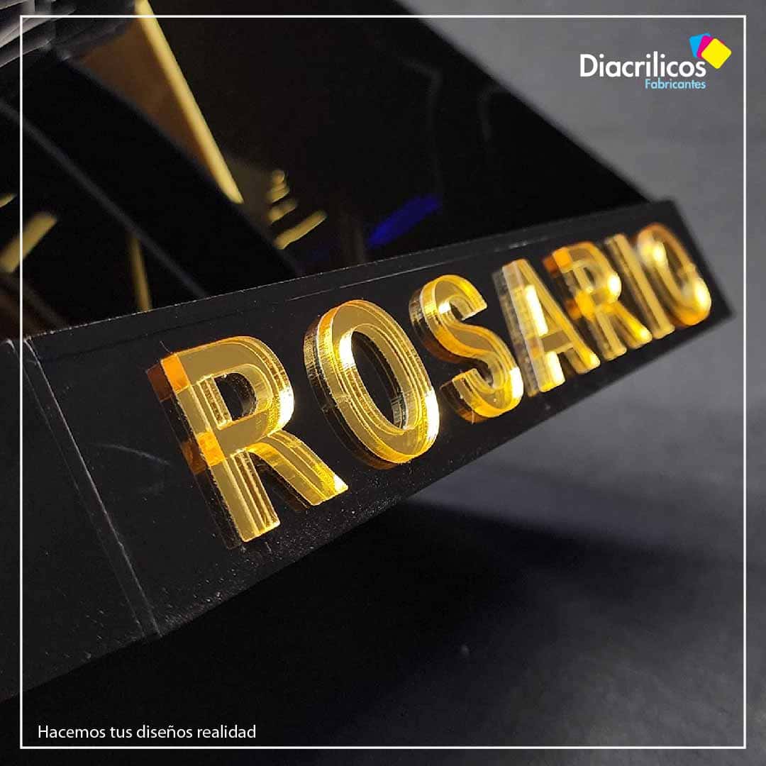 Caja en acrílico con letra y nombre