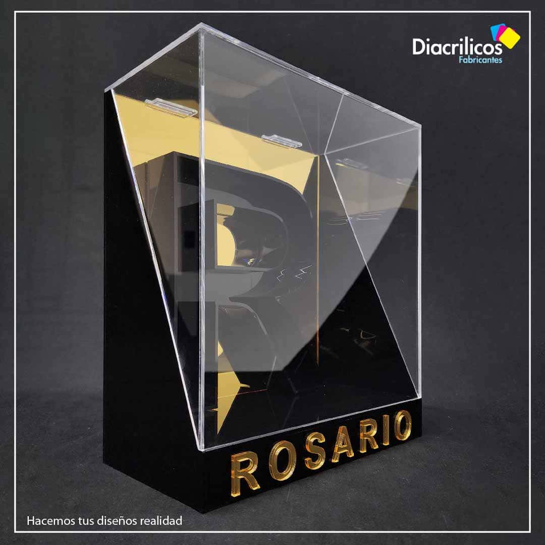 Caja en acrílico con letra y nombre