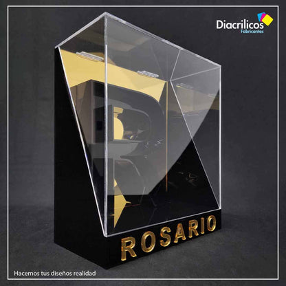 Caja en acrílico con letra y nombre