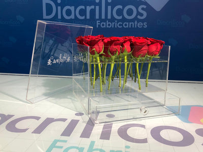 Caja en acrílico para 9 rosas