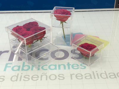 Caja en acrílico para 20 rosas