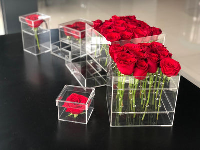Caja en acrílico para 20 rosas